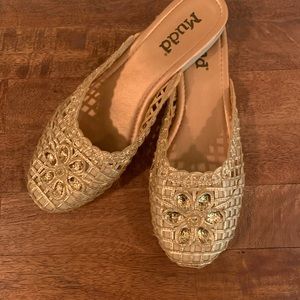 Mudd Gold Woven Round Toe Slides Flower Accent 10